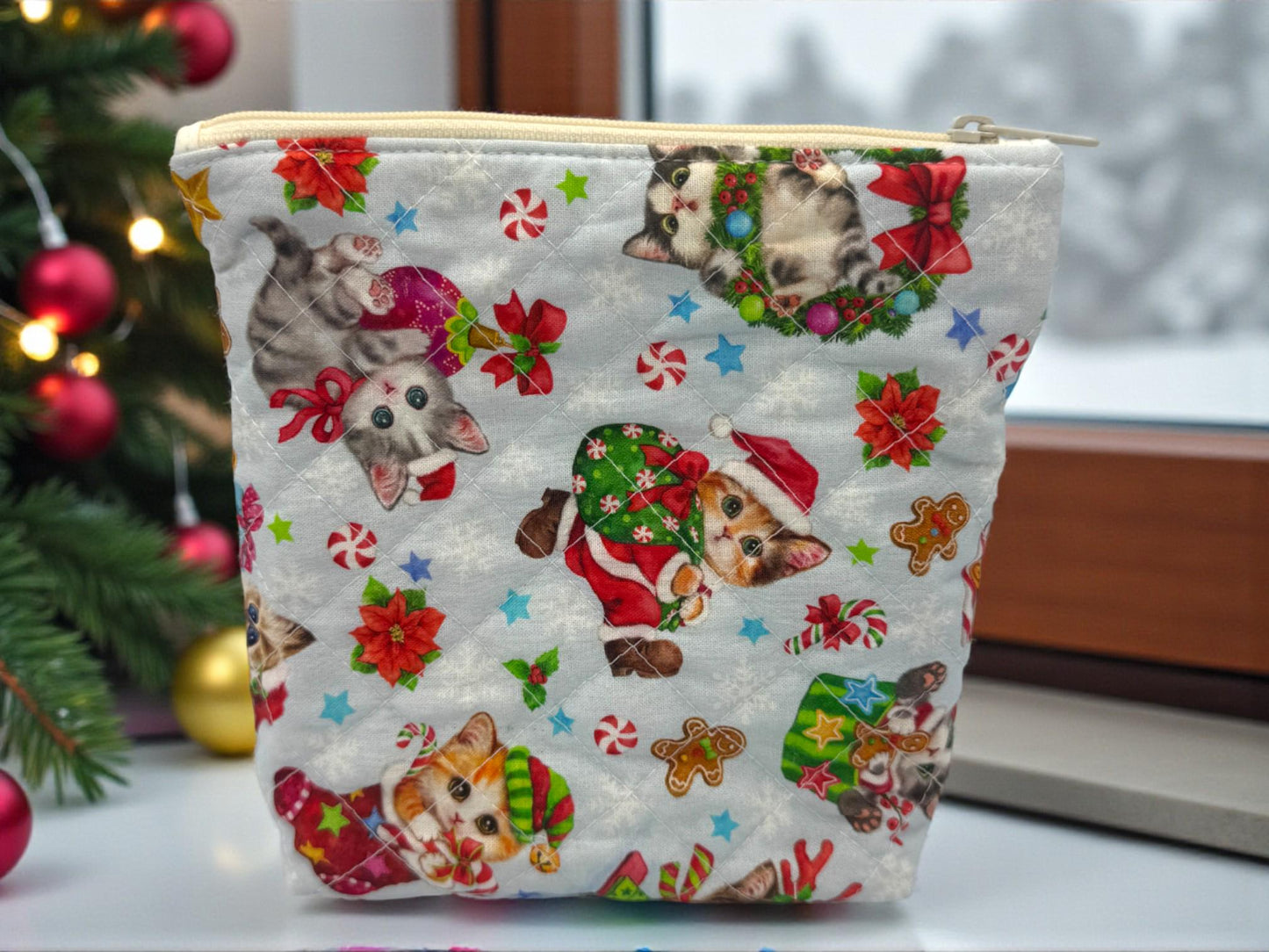 Peppermint Lane Everyday Cat Pouch – Quilted Zipper Bag with Inner Pocket | 9.5x8.5x2 Christmas Cat Pouch – Cargo Stitch Co.