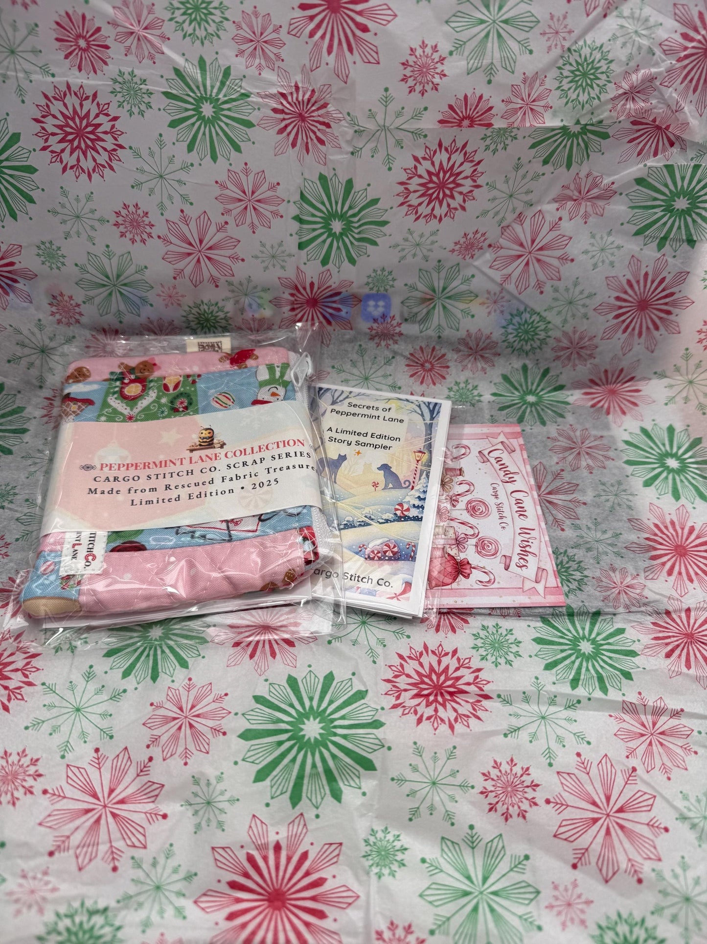 Christmas Patchwork Pouch β 5x4 Quilted Zipper Bag, Cat Holiday Mini Wallet, Scrappy Limited Edition Stocking Stuffer, Coin Purse