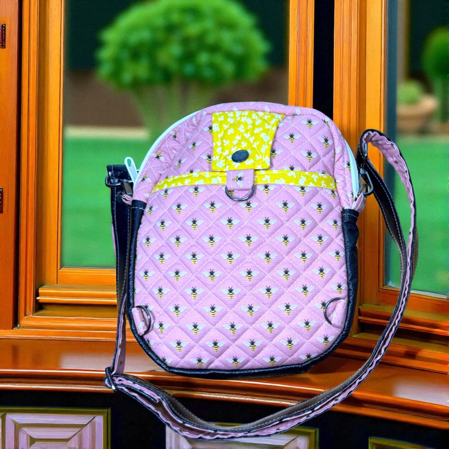 Hearthside Edition – Honeybee Cottage Quilted Crossbody Bag – Peppermint Lane 2025 – Pink & Brown Bee Purse – Cargo Stitch Co