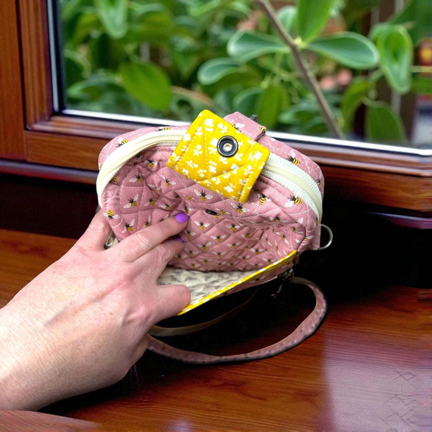 Hearthside Edition – Honeybee Cottage Quilted Crossbody Bag – Peppermint Lane 2025 – Pink & Brown Bee Purse – Cargo Stitch Co