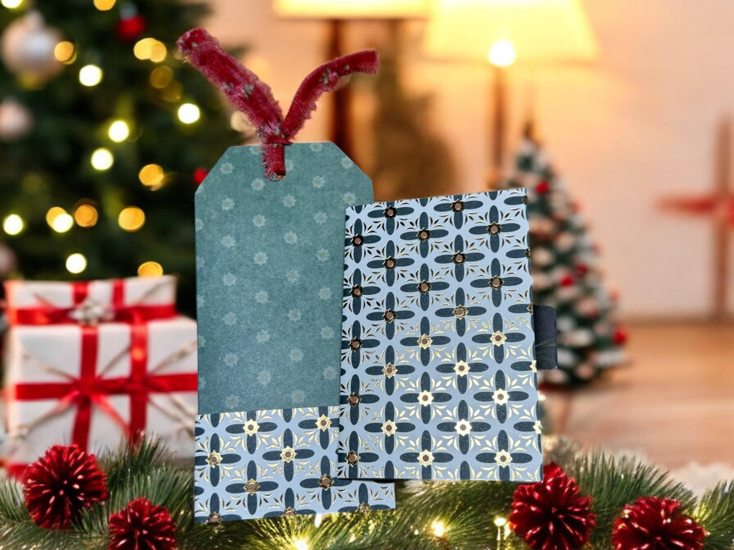 Triple Pocket Christmas Junk Journal Tag: Mini Notebook & Ephemera