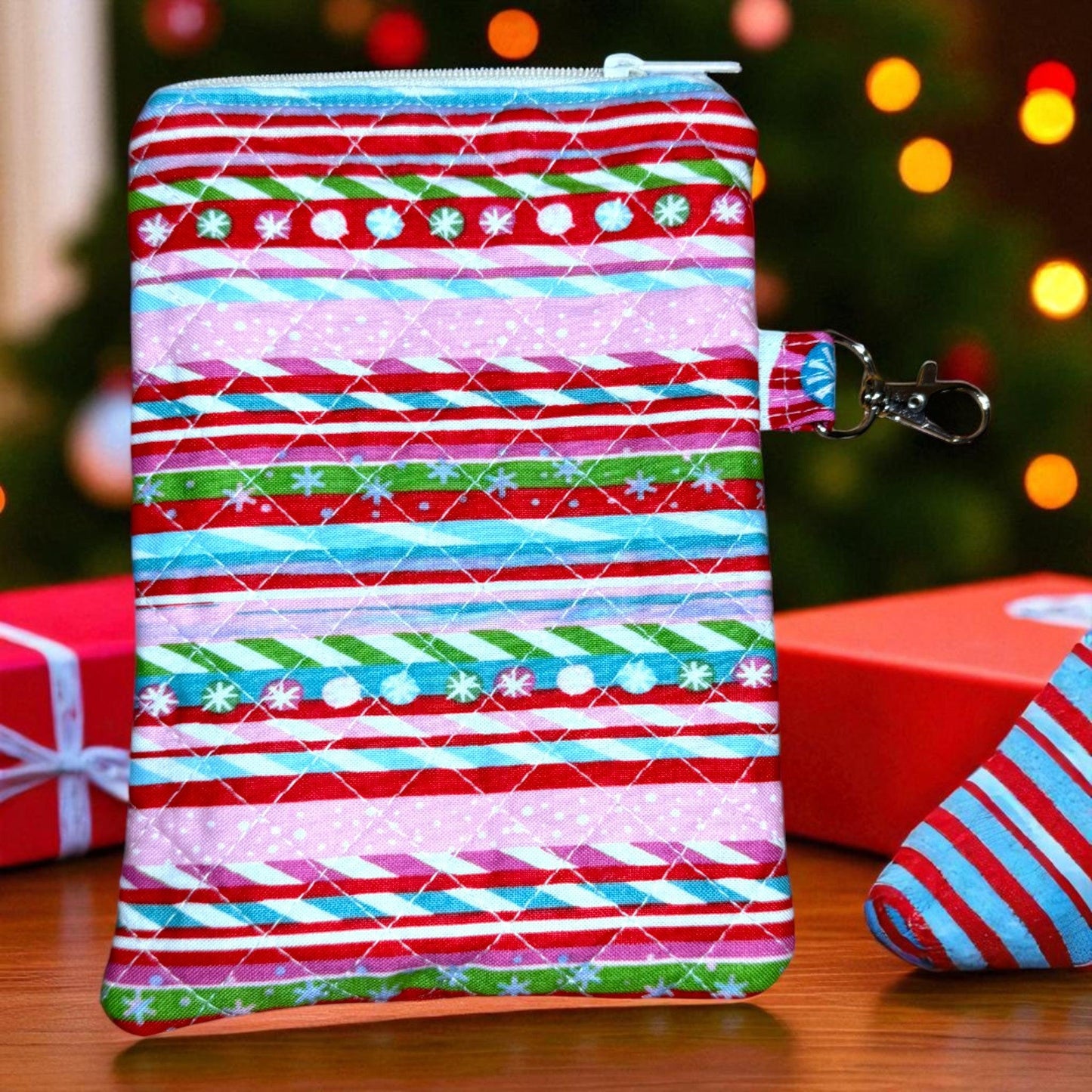 Peppermint Stripe Quilted Pouch – Peppermint Lane 2025 | Handmade 5×7 Zipper Bag with Pocket & Clip | Holiday Cosmetic Bag | Cargo Stitch