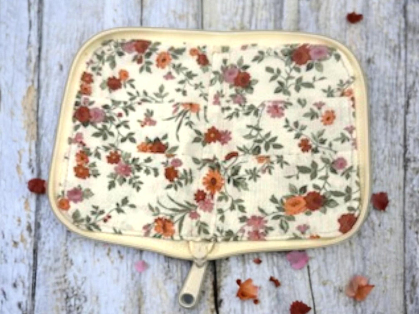 Floral & Mushroom Tea Wallet – Quilted 4-Pocket Tea Bag Organizer | Handmade Travel Pouch by Cargo Stitch Co.