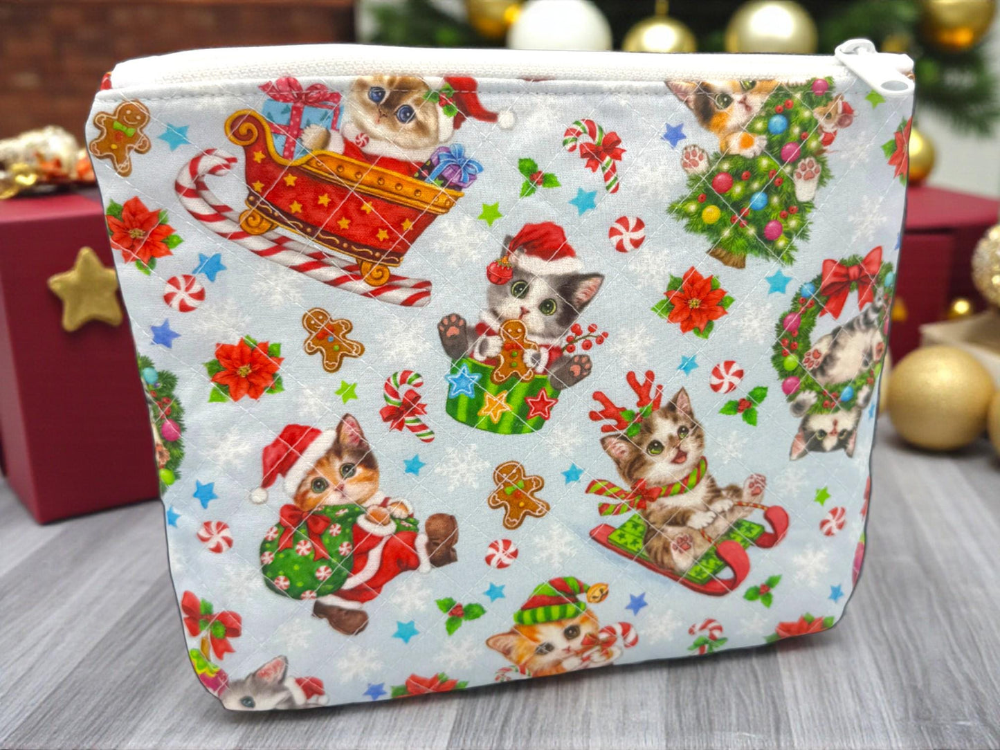 Peppermint Lane Everyday Cat Pouch – Quilted Zipper Bag with Inner Pocket | 9.5x8.5x2 Christmas Cat Pouch – Cargo Stitch Co.