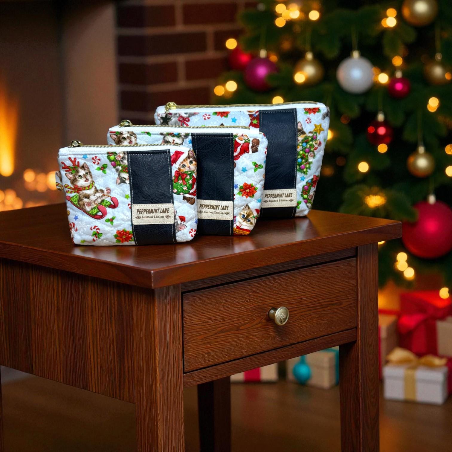 Quilted Cat Cosmetic Pouch – Peppermint Lane Limited Edition 2025 – Vinyl Holiday Pouch – Collector Set Story Zine – Christmas Gift Bundle