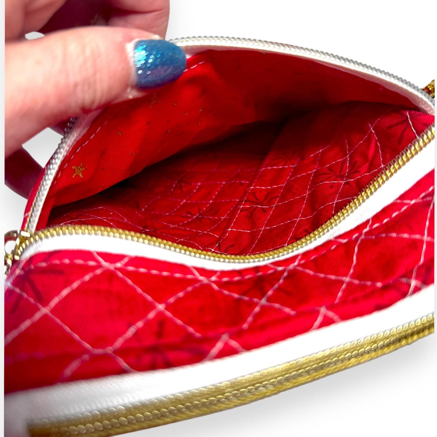 Quilted Kindle Sleeve 9.5×7 – Red Peppermint Lane – Limited Edition Holiday Case – Zipper Pocket + Slip Pocket – Tablet & Journal Pouch