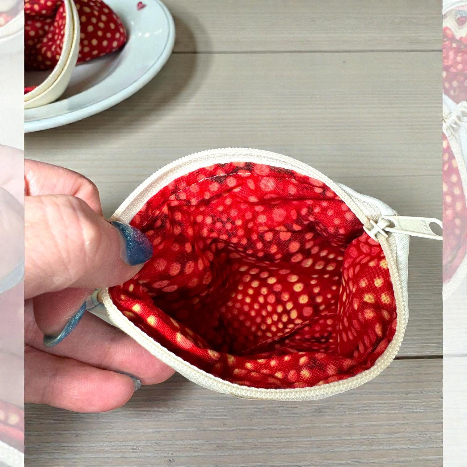 Stitch Quilted Zipper Bag • Peppermint Lane Cozy Bee Christmas Pouch • Handmade Gift • Small Holiday Bag • Stocking Stuffer