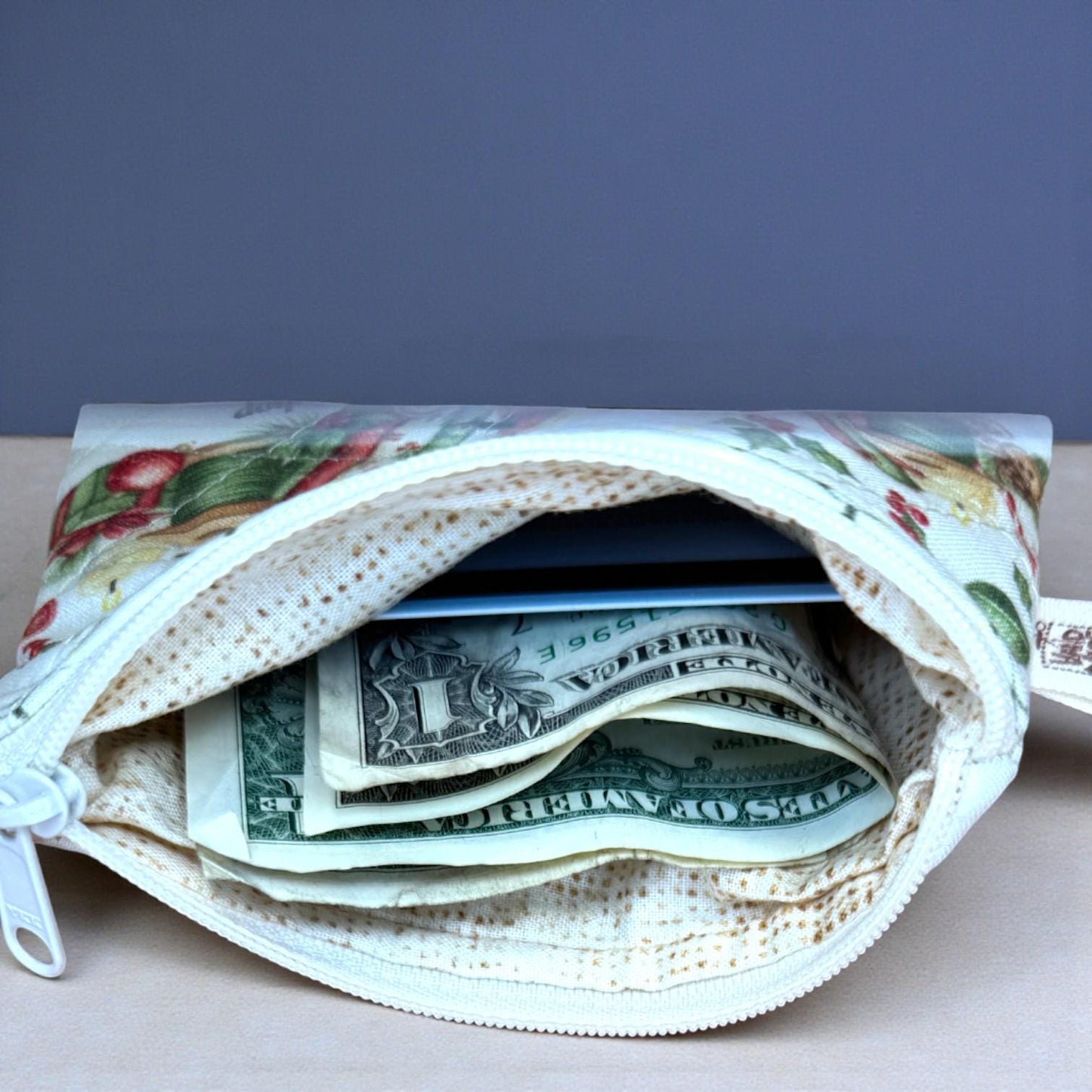 Christmas Bee Mini Quilted Wallet - Holiday Zipper Coin Purse, Festive Stocking Stuffer Gift