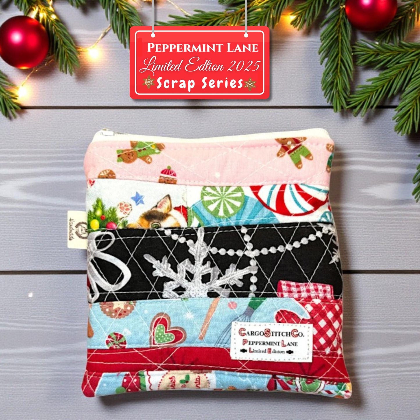 Flat Christmas Patchwork Pouch – 5.5 x 5 Quilted Zipper Bag, Cat Holiday Mini Wallet, Scrappy Limited Edition Stocking Stuffer