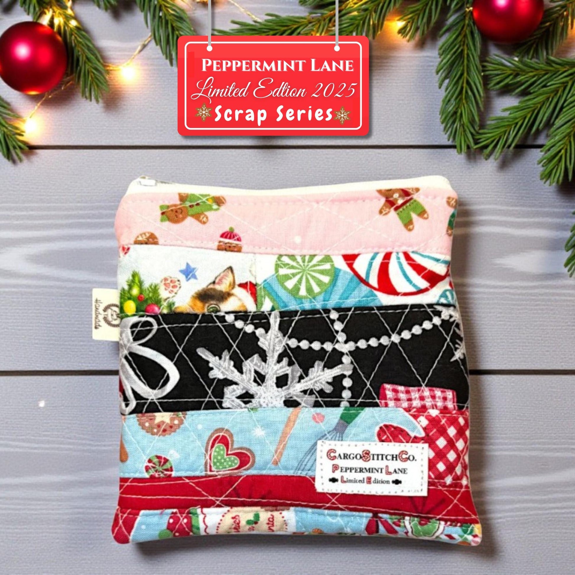 Flat Christmas Patchwork Pouch – 5.5 x 5 Quilted Zipper Bag, Cat Holiday Mini Wallet, Scrappy Limited Edition Stocking Stuffer