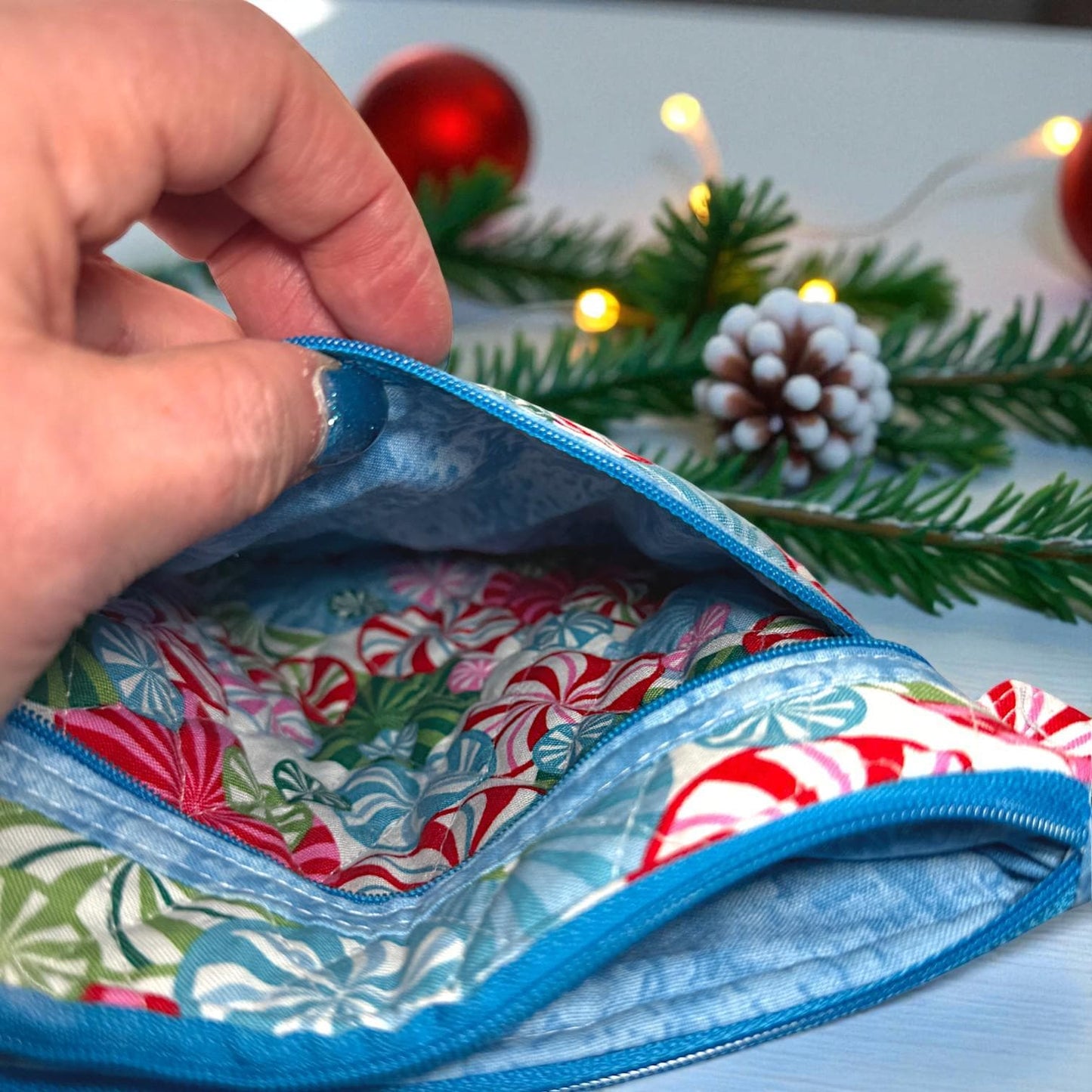 Quilted Kindle Sleeve 7×9.5 – Peppermint Lane Holiday E-Reader Cover – Padded Tablet Case with Zipper Pocket