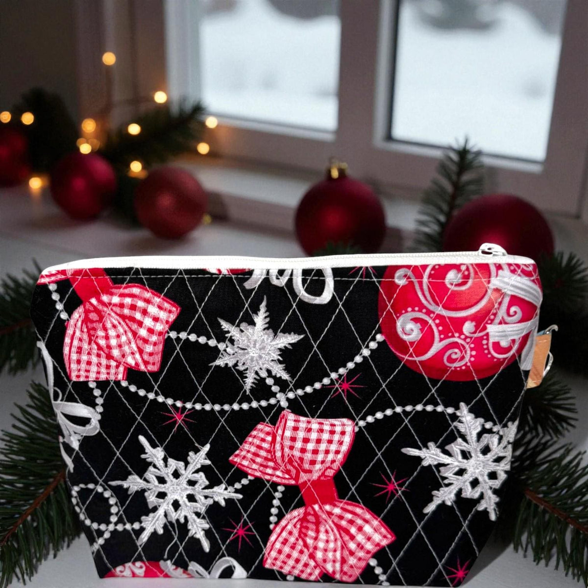 Christmas Patchwork Zipper Pouch, Quilted Organizer Bag with Pockets, Handmade Christmas Gift, Peppermint Lane