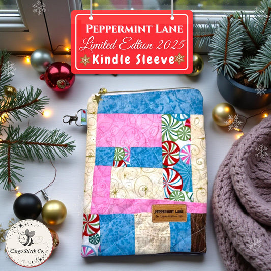 Quilted Tablet Sleeve 7×9.5 – Peppermint Lane Patchwork – Padded iPad Mini & Kindle Case – Holiday Cover with Gold Star Zipper