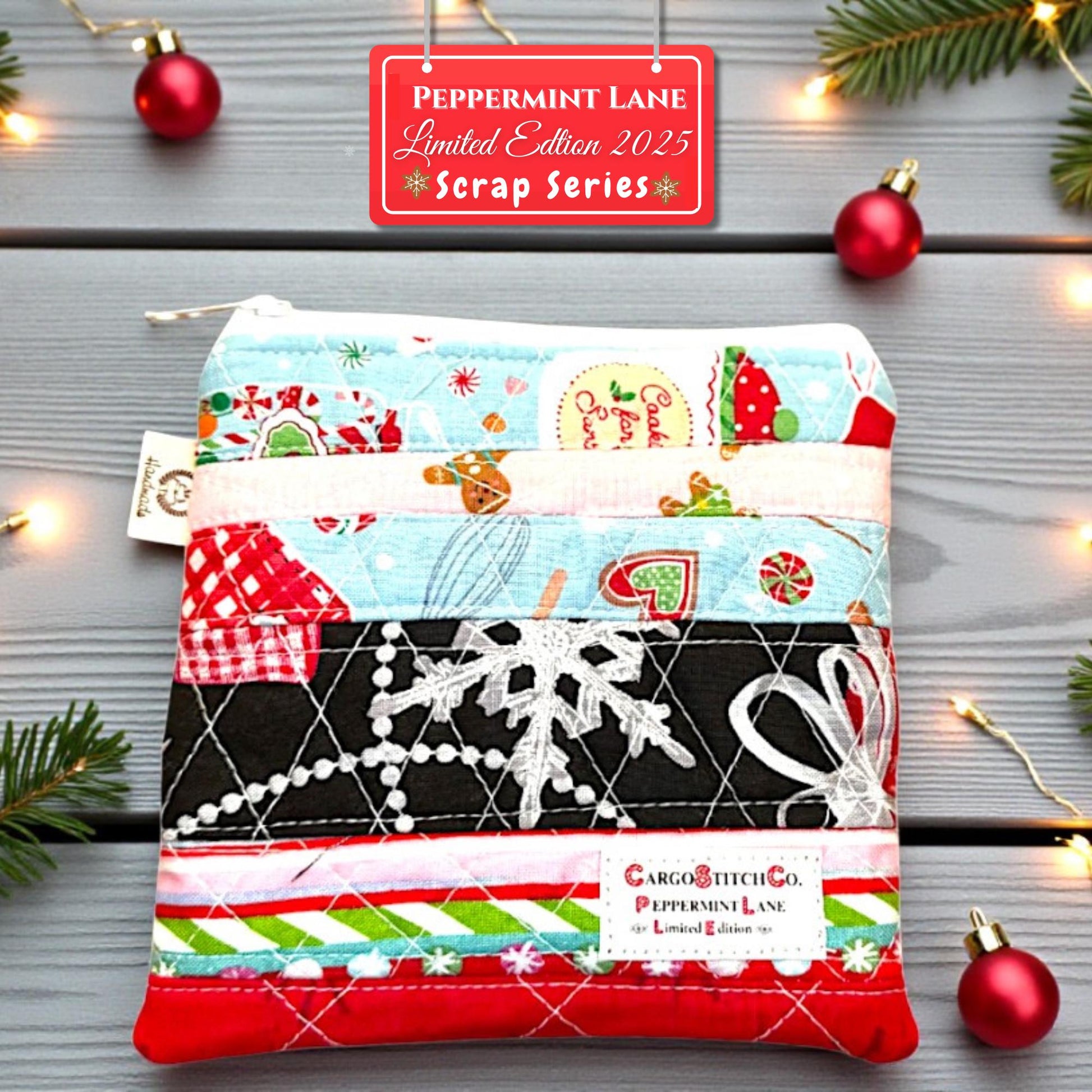 Mini Christmas Patchwork Pouch – 5.5 x 5 Quilted Zipper Bag, Cat Holiday Wallet, Scrappy Limited Edition Stocking Stuffer