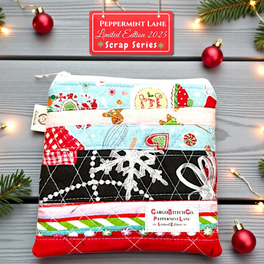 Mini Christmas Patchwork Pouch – 5.5 x 5 Quilted Zipper Bag, Cat Holiday Wallet, Scrappy Limited Edition Stocking Stuffer