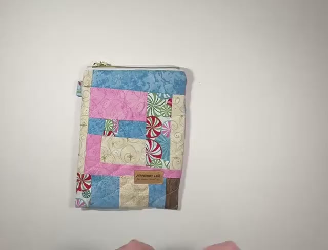 Quilted Tablet Sleeve 7×9.5 – Peppermint Lane Patchwork – Padded iPad Mini & Kindle Case – Holiday Cover with Gold Star Zipper