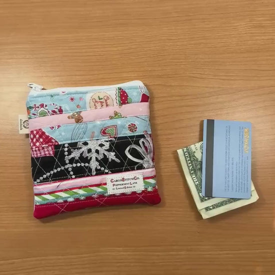 Mini Christmas Patchwork Pouch – 5.5 x 5 Quilted Zipper Bag, Cat Holiday  Wallet, Scrappy Limited Edition Stocking Stuffer