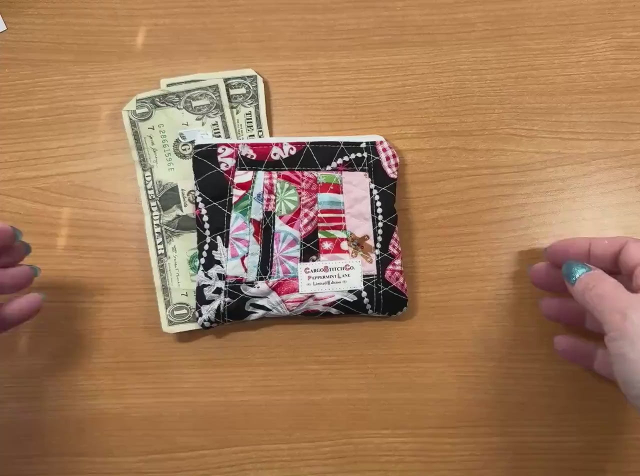 Christmas Patchwork Pouch – 5x4 Quilted Zipper Bag, Cat Holiday Mini Wallet, Scrappy Limited Edition Stocking Stuffer, Coin Purse