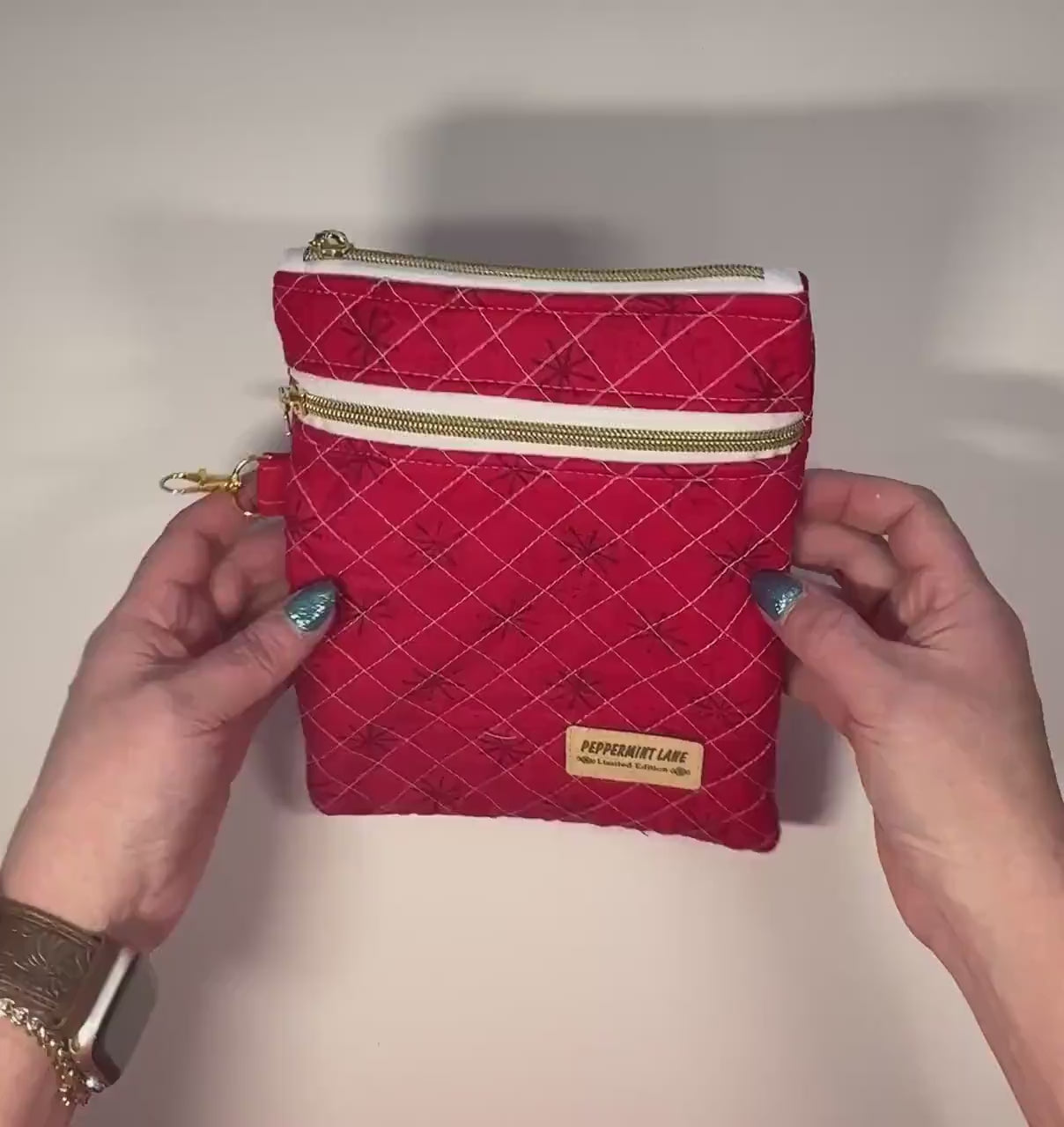 Quilted Kindle Sleeve 9.5×7 – Red Peppermint Lane – Limited Edition Holiday Case – Zipper Pocket + Slip Pocket – Tablet & Journal Pouch